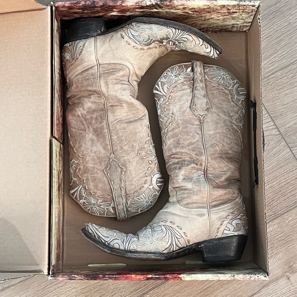 Old Gringo Tan Heeled Boots with Distressed Leather and Classic Silhouette